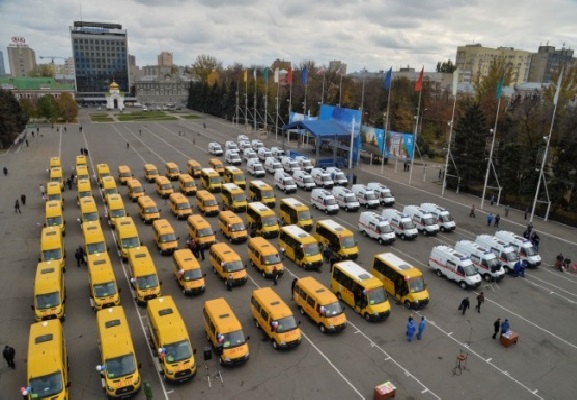 Вячеслав Володин передал Саратовской области 29 автомобилей скорой помощи и 50 школьных автобусов 